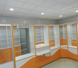 Аптечная мебель в белом и оранжевом от Green мебель