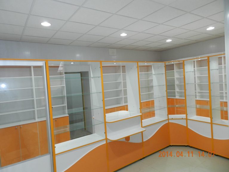 Аптечная мебель в белом и оранжевом