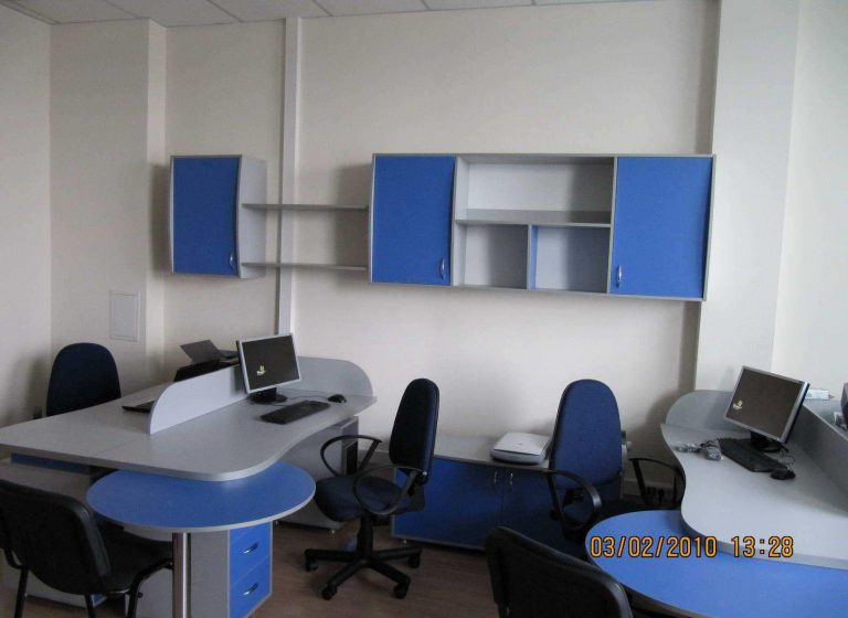 Офіс Сіра з синім