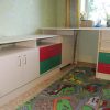 Фото №18050 Різнобарвні столи в дитячій