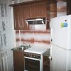 Фото №17490  Кухня з холодильником в куті