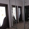 Фото №8697 У передпокої Вбудована дзеркальна шафа-купе в холі