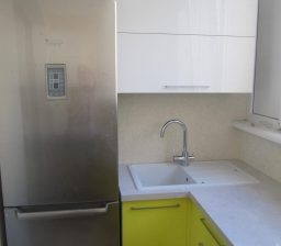 Жёлтая краска и акрил белый кухня от Green мебель