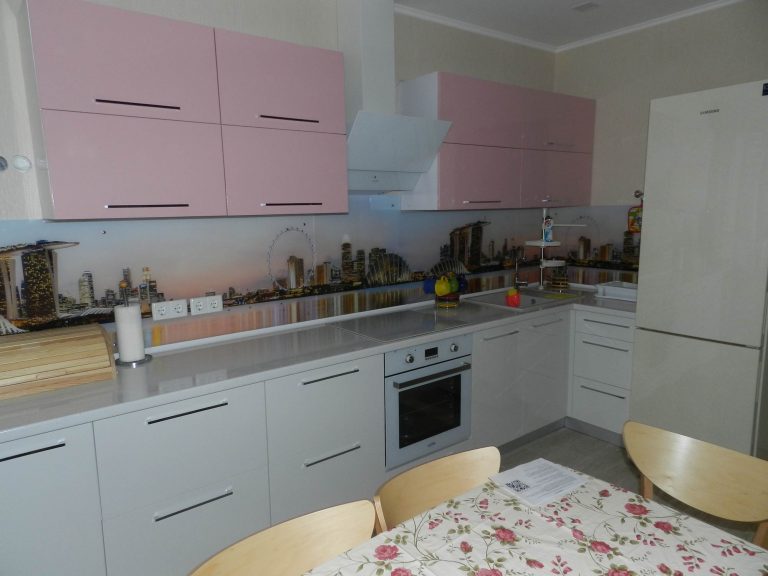 Кухня Рожева з Білим