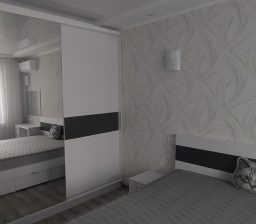 Белая глянцевая спальня от Green мебель