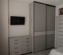 Шкаф и комод в спальне от Green мебель
