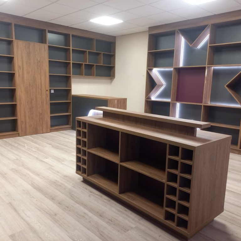 Мебель в винном магазине от Green мебель