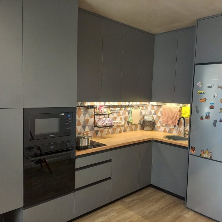 Угловая кухня Графит и Гамильтон от Green мебель