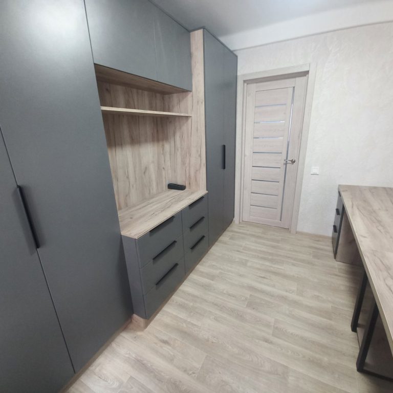 Стінка й стіл в кабінеті від Green Mebel, Київ